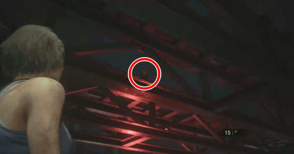 チャーリー君上部にある鉄骨の上