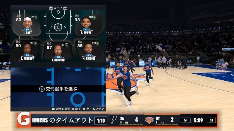 コーチングで選手たちの動きを調整