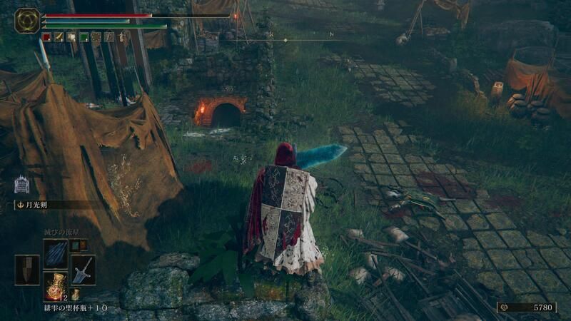 廃墟の地下室内に置かれた宝箱