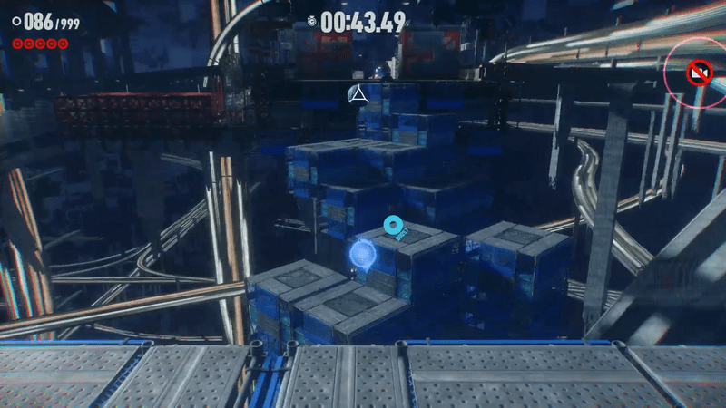 上下する青コンテナ群は空中を移動