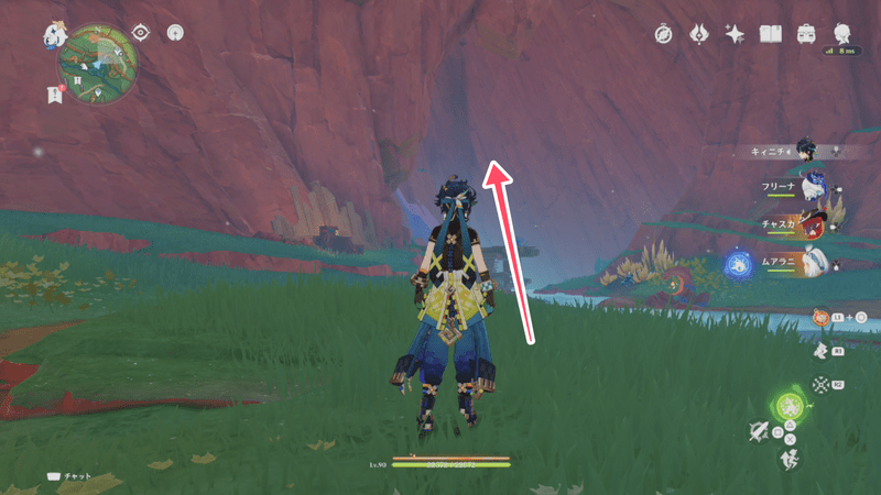 三叉路の奥にある岩の巨大な亀裂の中