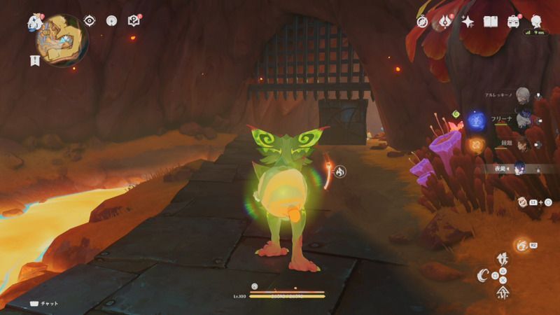 ブロックの横にあったボールを口に含む