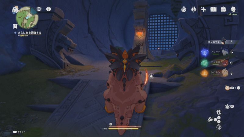 装置に鍵をはめ込む