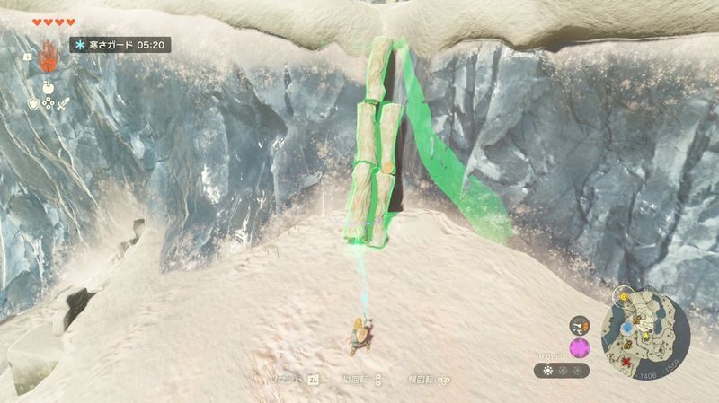 丸太をつなげて崖上に上る