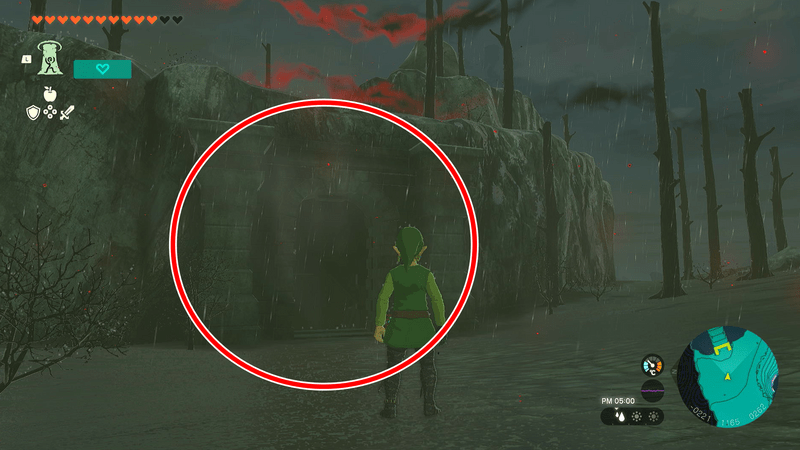 祠の真下にある通路を道なりに進む