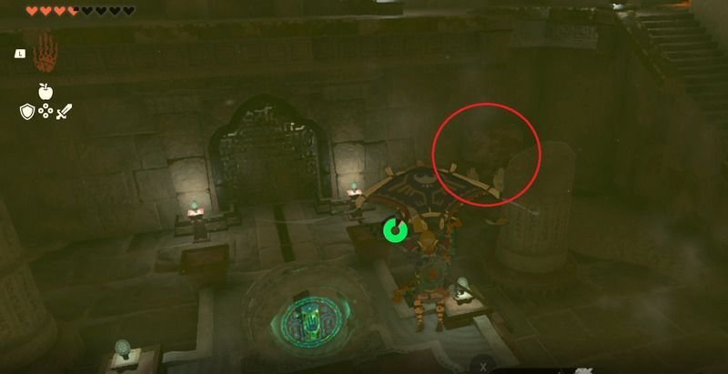 紋章から右奥の岩