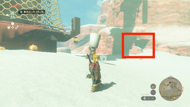 鳥望台の背後にある洞窟を進む