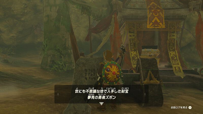 古代石柱群の洞窟の石碑