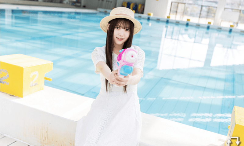 上村莉菜［放課後プールサイド］