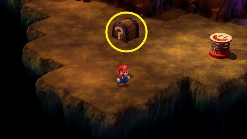 奥側右から一番目の切り株の地下