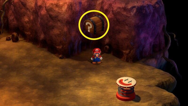 手前右から二番目の切り株の地下