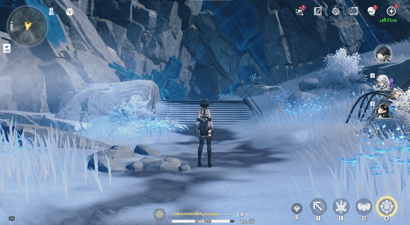 南側の壁沿いに洞窟