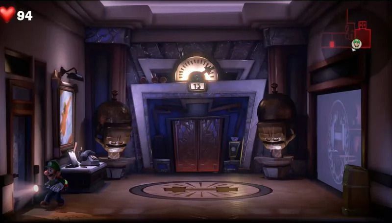 左側の扉に入る