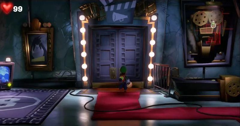 大きな扉に入る