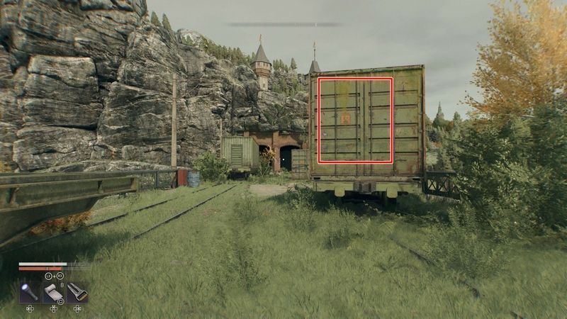 手前の車両の裏側に向かう