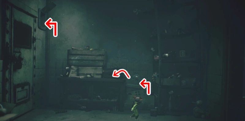 台を足場に小窓へ