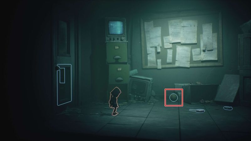 ガラスを割って入る右の部屋に移動しボールを持つ