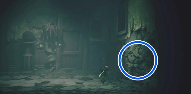 花の近くの石壁をスパナで壊す