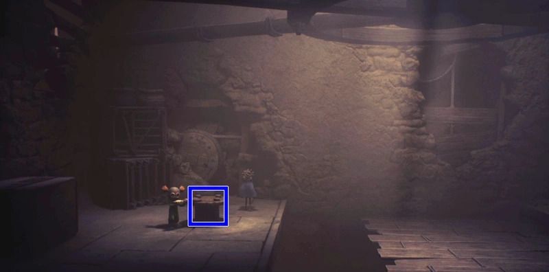 円台をスパナで回して足場を引き出す