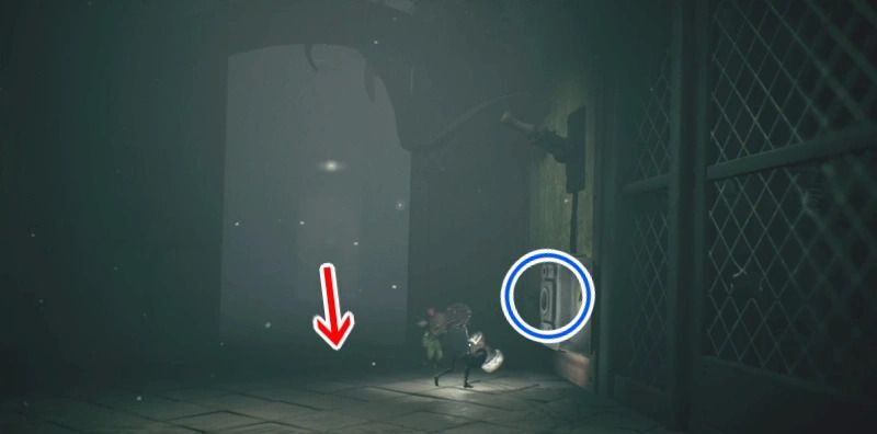 レバー下のソケットにヒューズをはめる