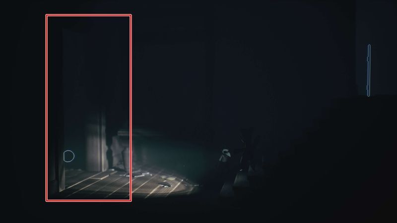 階段を降りた先