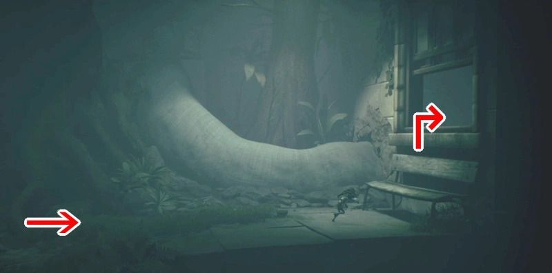 突き当りまで進み、ベンチを足場に窓に入る