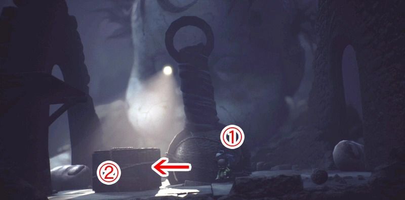 おもちゃに隠れてベイビーの光線を避ける