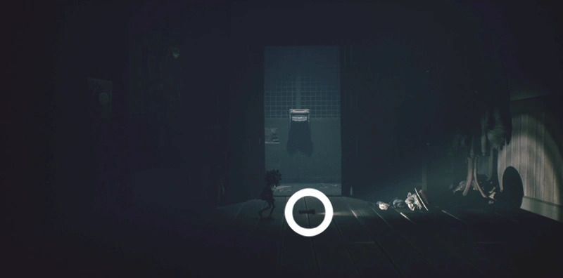 エレベーターを降りたところでライトを拾う