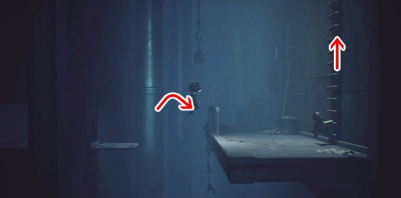 ダクトからはしごに飛び移って登る