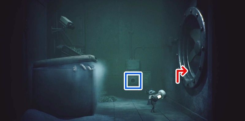 ライトを外したら、エレベーターの部屋まで運ぶ