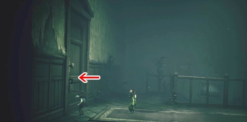 階段方面に戻り、カギのかかった扉を開く