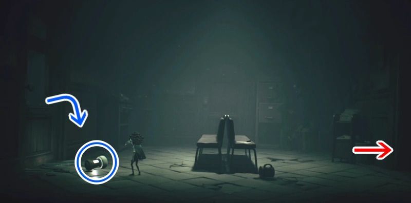 相方が投げ入れたヒューズを拾って右の廊下へ