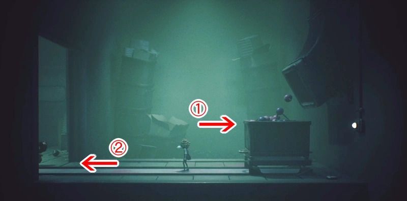 右壁の奥までトロッコを運び、荷を積み入れる