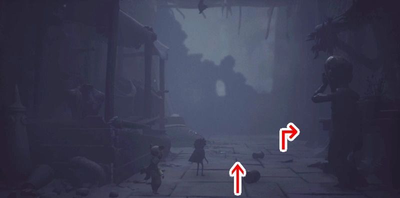 通路に出たら上方面に進み、右手のフェンスをくぐる