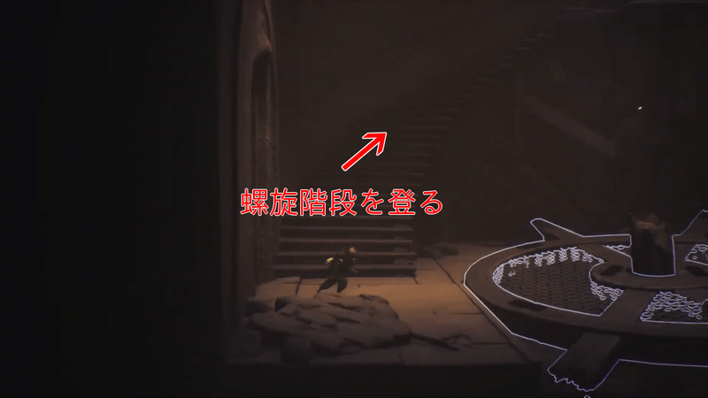 螺旋階段を登る