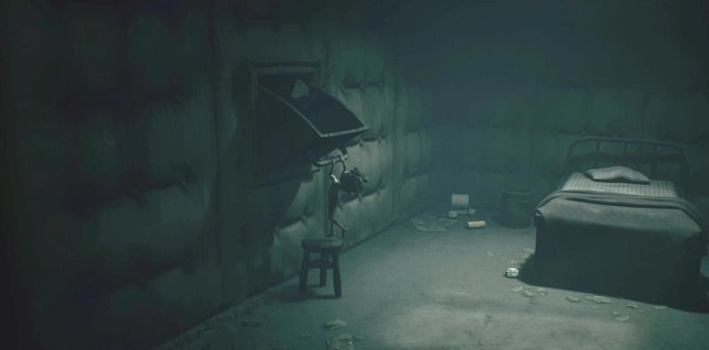 ベッドの部屋で少年が絵と人形を隠す夢を見る