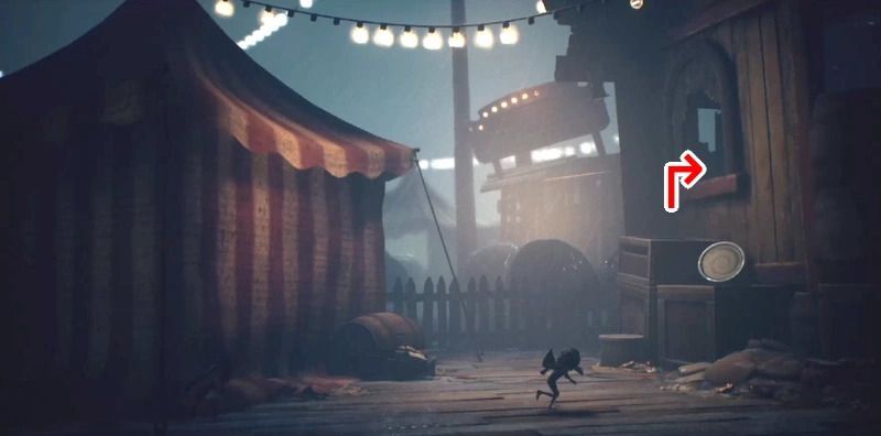 床下通路を抜けて右の窓に登る