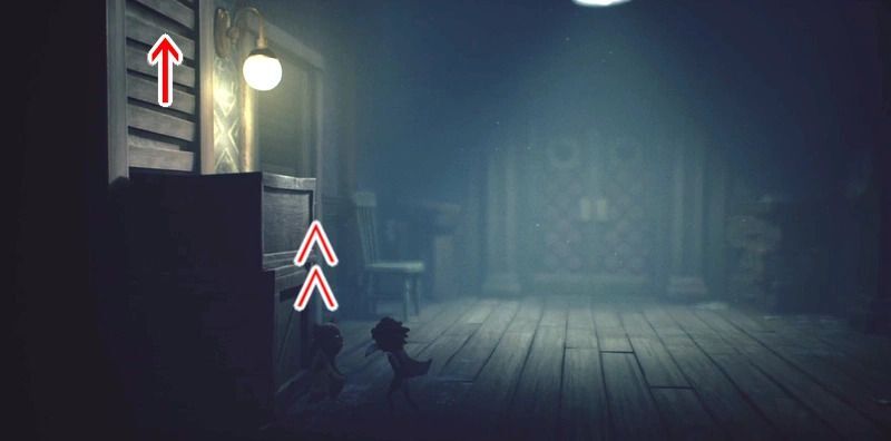 左下の台からはしごを登って梁を伝う