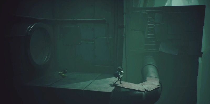 右方向に進んで配管の外に出る