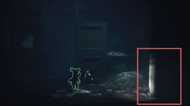 このパイプの裏側に入り口あり