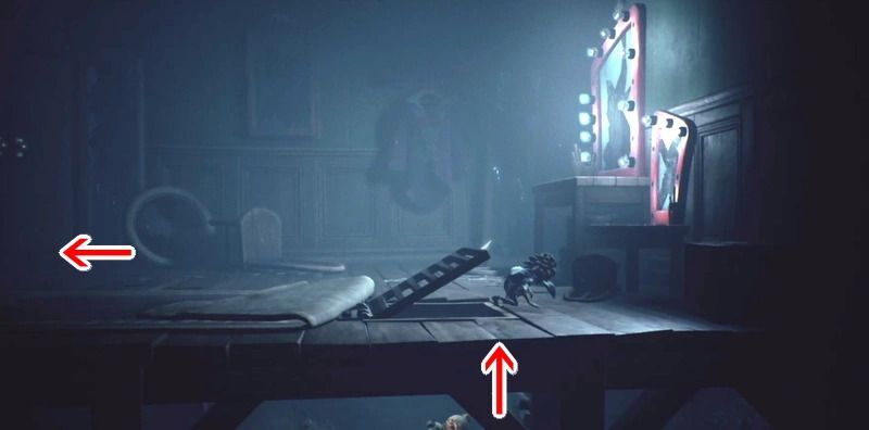 床上に登って左の部屋に