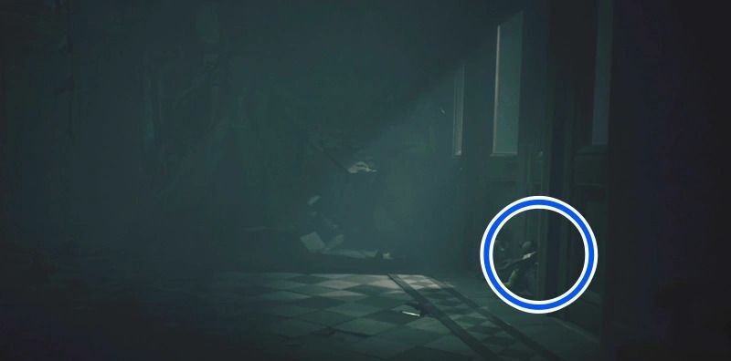 協力してドアを開き、廊下に出る