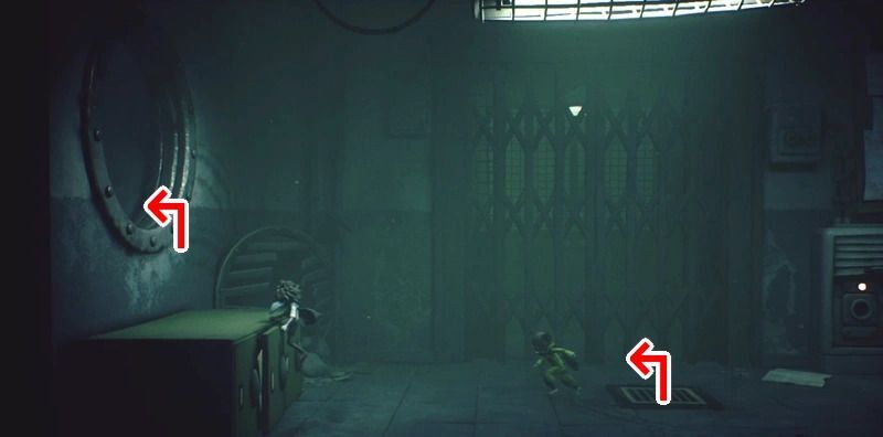 配管を通り、エレベーターの部屋から左に進む