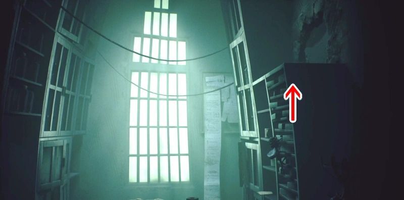 棚を登って、右壁の穴から進む