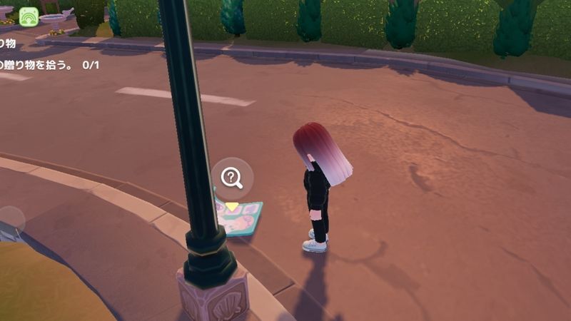 猫が落とした物を拾う