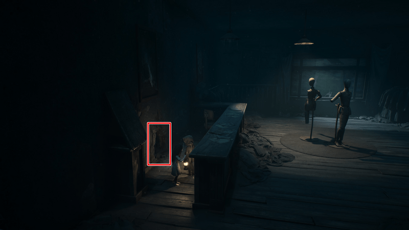 洋服屋のカウンター奥に進む