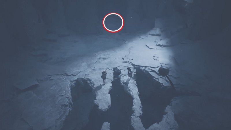 崩落地点を越えて洞穴に入る