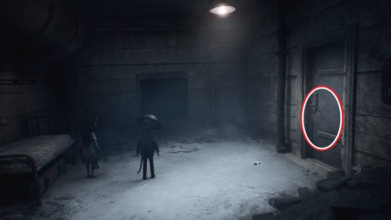 敵の気配が去ったら、右のドアに進む