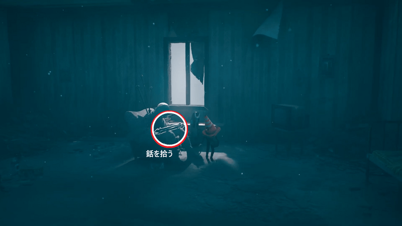 椅子に座る遺体から銛を拾う