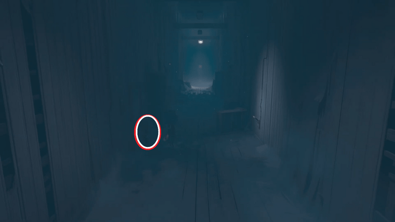 暗いL字廊下を曲がった先